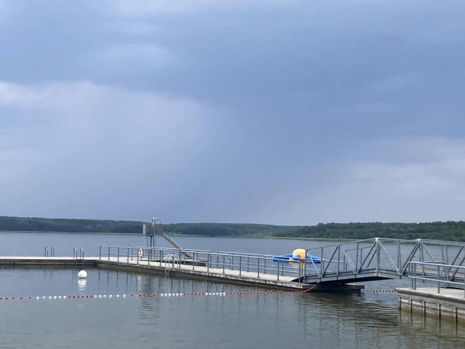 Gemuetliches Holzhaus Am See Warin Exteriér fotografie